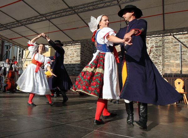 Dudlebska er en folkedans. Her danses der med traditionelle dragter fra Tjekkiet.
